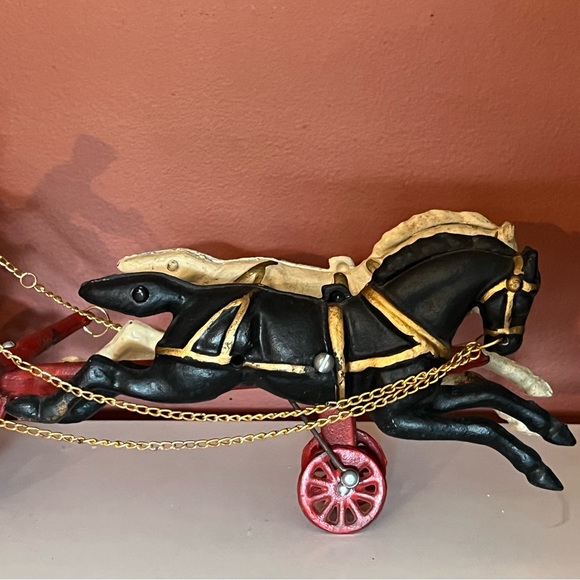 VINTAGE ANTIQUE 19” CAST IRON HORSE DRAWN FIRE ENGINE / HOSE WAGON TOY - Picture 7 of 16